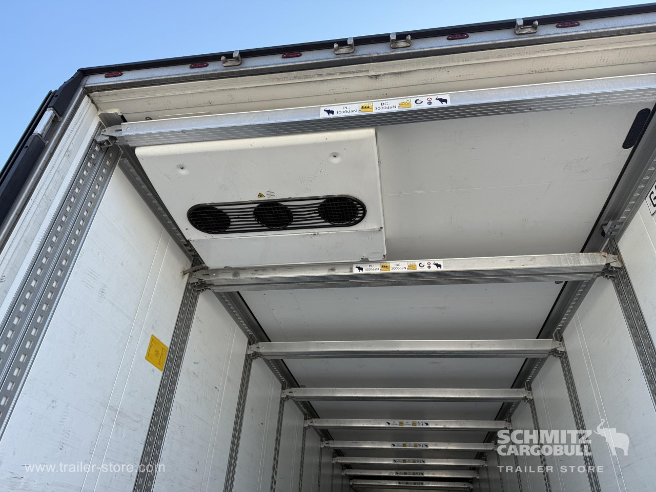 Schmitz Cargobull Tiefkühler Multitemp Doppelstock Trennwand 
