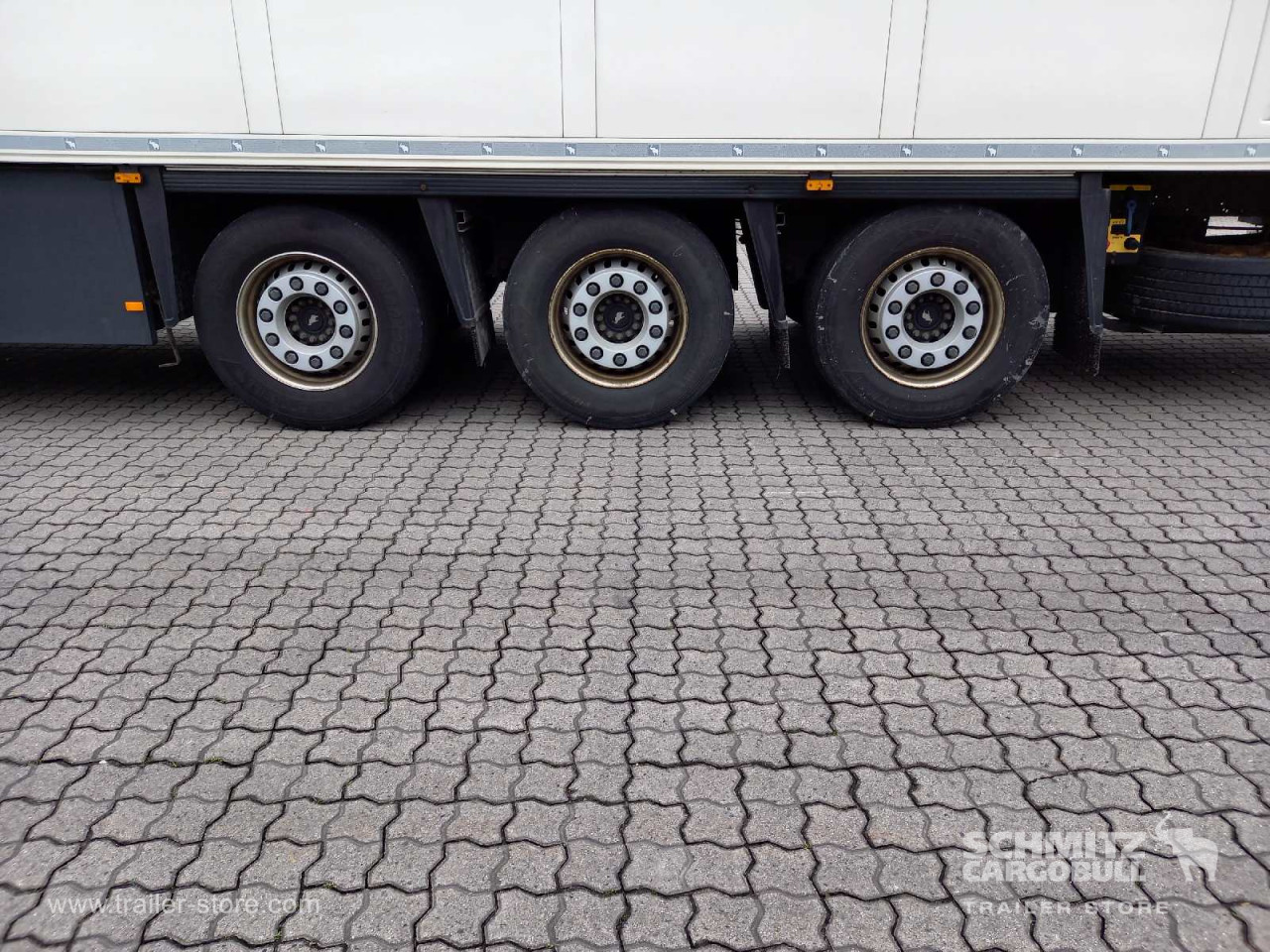Schmitz Cargobull Tiefkühler Multitemp Doppelstock Trennwand 
