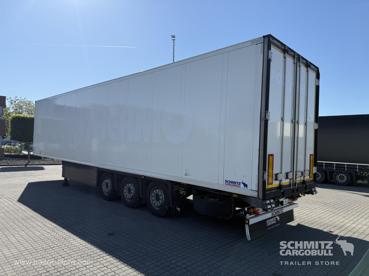 Schmitz Cargobull Tiefkühler Multitemp Doppelstock Trennwand 