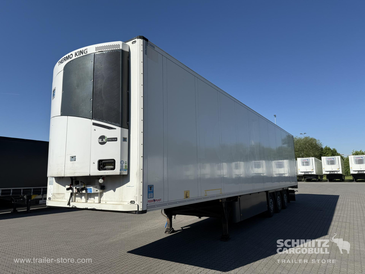 Schmitz Cargobull Tiefkühler Multitemp Doppelstock Trennwand 