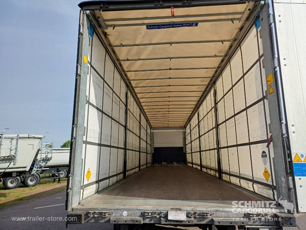Schmitz Cargobull Curtainsider Standard 