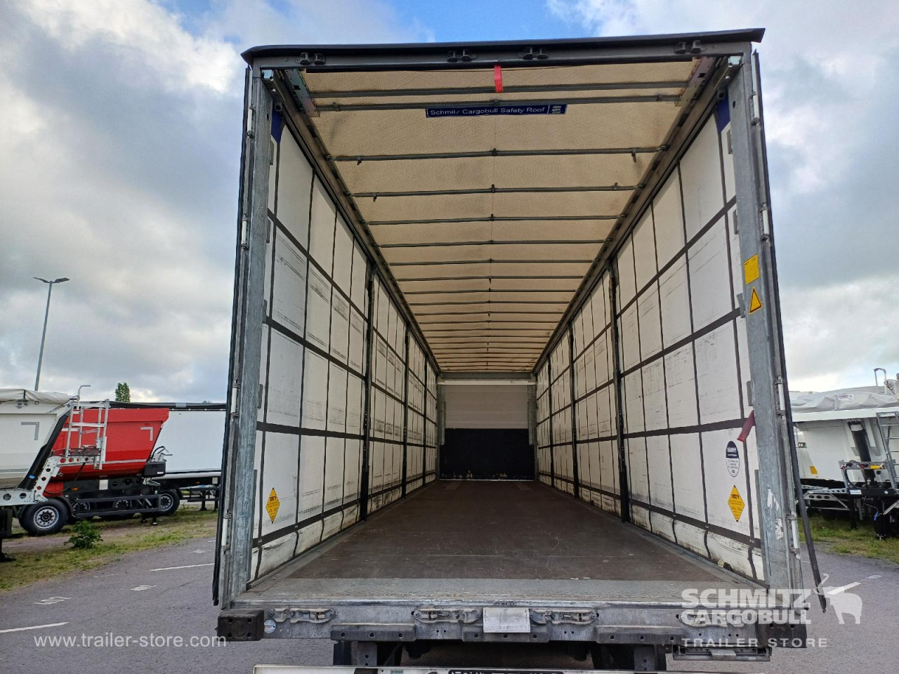 Schmitz Cargobull Curtainsider Standard 
