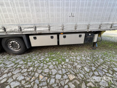 Schmitz Cargobull Curtainsider Varios 