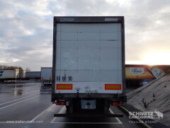 FRUEHAUF Semitrailer Dryfreight Standard Porte relevante 