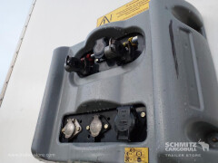 FRUEHAUF Semitrailer Dryfreight Standard Porte relevante 