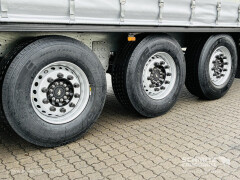 Schmitz Cargobull Curtainsider Standard Getränke 