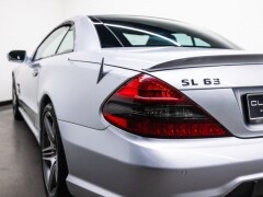 Mercedes Benz SL 63 AMG  Fiscale waarde € 22.000,- Dealer auto