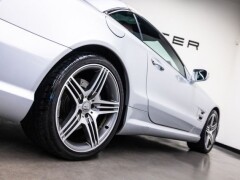 Mercedes Benz SL 63 AMG  Fiscale waarde € 22.000,- Dealer auto