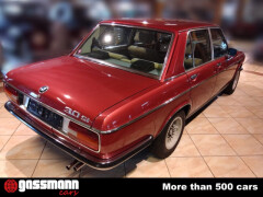BMW E3 3.0 Si mit Schiebedach 