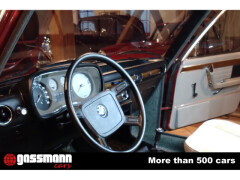 BMW E3 3.0 Si mit Schiebedach 