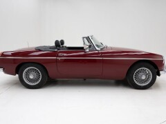 MG B \'74 