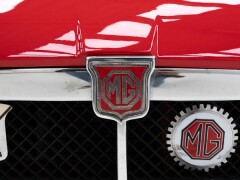 MG B \'73 