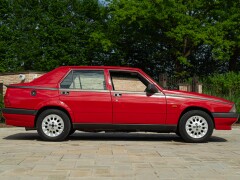 Alfa Romeo 75 