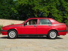 Alfa Romeo 75 