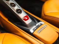 FERRARI 488 GTB  3.9 HELE Dealer auto