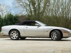 Jaguar XK8 SPIDER 