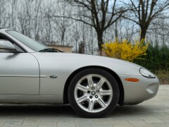 Jaguar XK8 SPIDER 