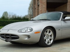 Jaguar XK8 SPIDER 