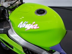 Kawasaki ZX-7R 