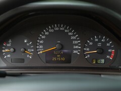 Mercedes Benz E430 V8 