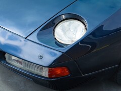 Porsche 928 