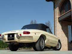 Alfa Romeo SPIDER 1750 VELOCE \"OSSO DI SEPPIA\" 