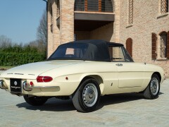 Alfa Romeo SPIDER 1750 VELOCE \"OSSO DI SEPPIA\" 