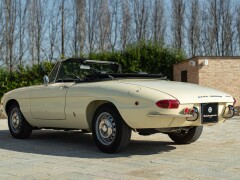 Alfa Romeo SPIDER 1750 VELOCE \"OSSO DI SEPPIA\" 