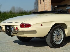 Alfa Romeo SPIDER 1750 VELOCE \"OSSO DI SEPPIA\" 