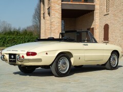 Alfa Romeo SPIDER 1750 VELOCE \"OSSO DI SEPPIA\" 