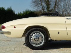 Alfa Romeo SPIDER 1750 VELOCE \"OSSO DI SEPPIA\" 