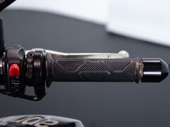 Aprilia RSV R 1000 TUONO 