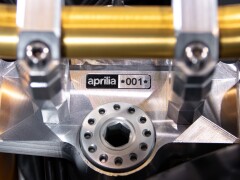 Aprilia RSV R 1000 TUONO 