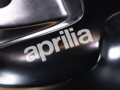 Aprilia RSV R 1000 TUONO 
