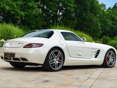 Mercedes Benz SLS AMG 
