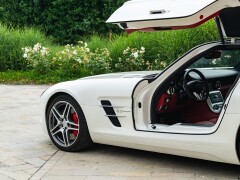 Mercedes Benz SLS AMG 