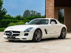 Mercedes Benz SLS AMG 