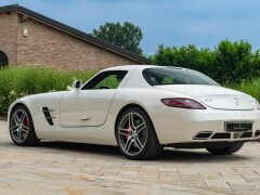 Mercedes Benz SLS AMG 