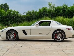 Mercedes Benz SLS AMG 