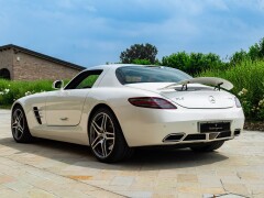 Mercedes Benz SLS AMG 