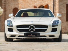 Mercedes Benz SLS AMG 