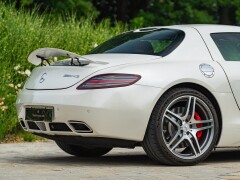 Mercedes Benz SLS AMG 