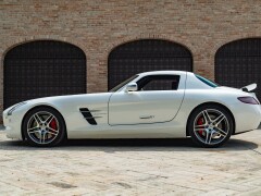 Mercedes Benz SLS AMG 