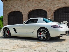 Mercedes Benz SLS AMG 