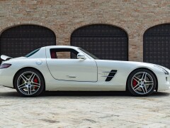 Mercedes Benz SLS AMG 