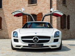 Mercedes Benz SLS AMG 