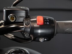 Triumph BONNEVILLE T100 BLACK 