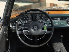 Mercedes Benz 280 SL 