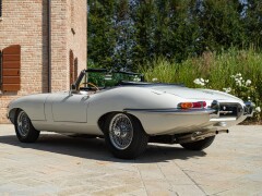 Jaguar E-TYPE I° SERIE 4.2 ROADSTER 