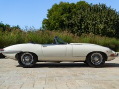 Jaguar E-TYPE I° SERIE 4.2 ROADSTER 
